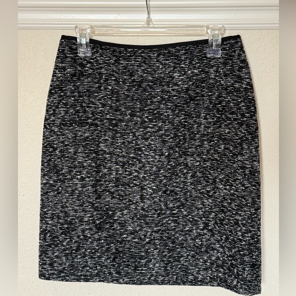 Kate Spade pencil skirt. Like new condition! - Picture 1 of 5